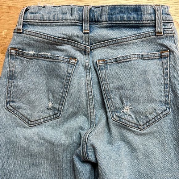 Abercrombie Ultra High Rise Straight Jean - Picture 5 of 6